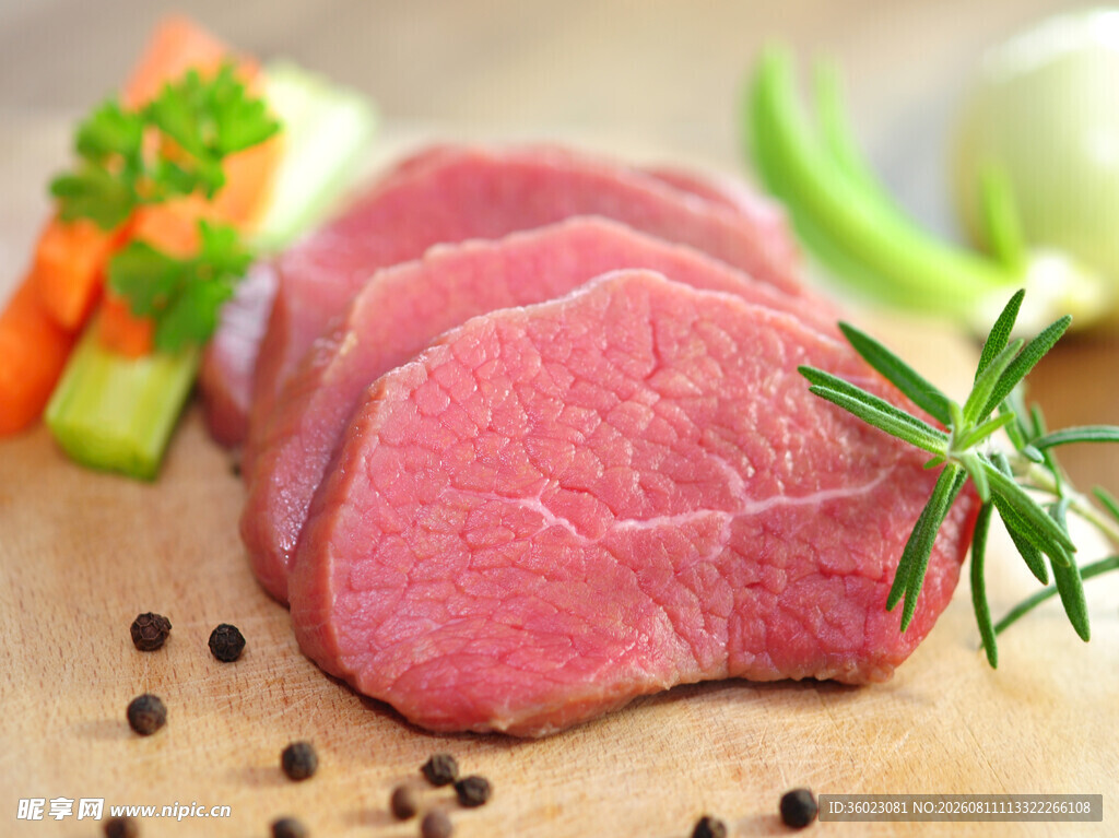 新鲜生牛肉配蔬菜香料