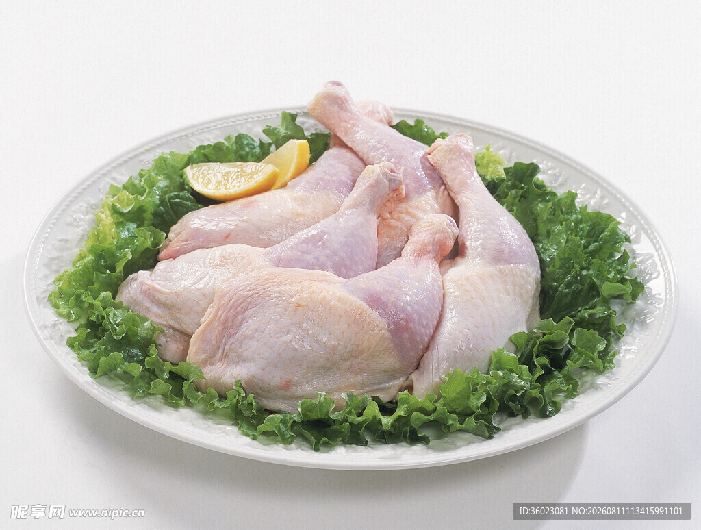 新鲜生鸡肉摆盘展示