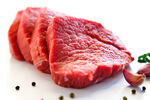 新鲜生牛肉搭配香料点缀