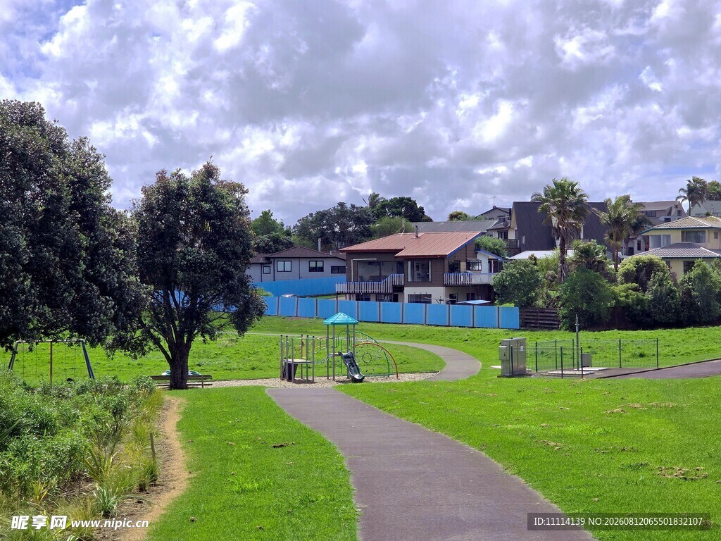 海滨蜿蜒小径与景观