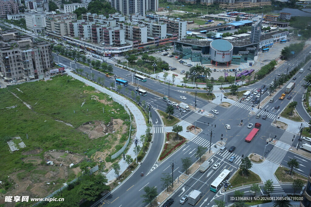 城市道路交叉俯瞰景象