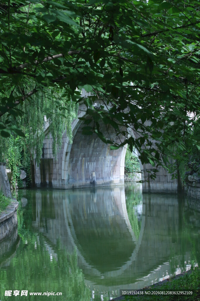 桥洞 