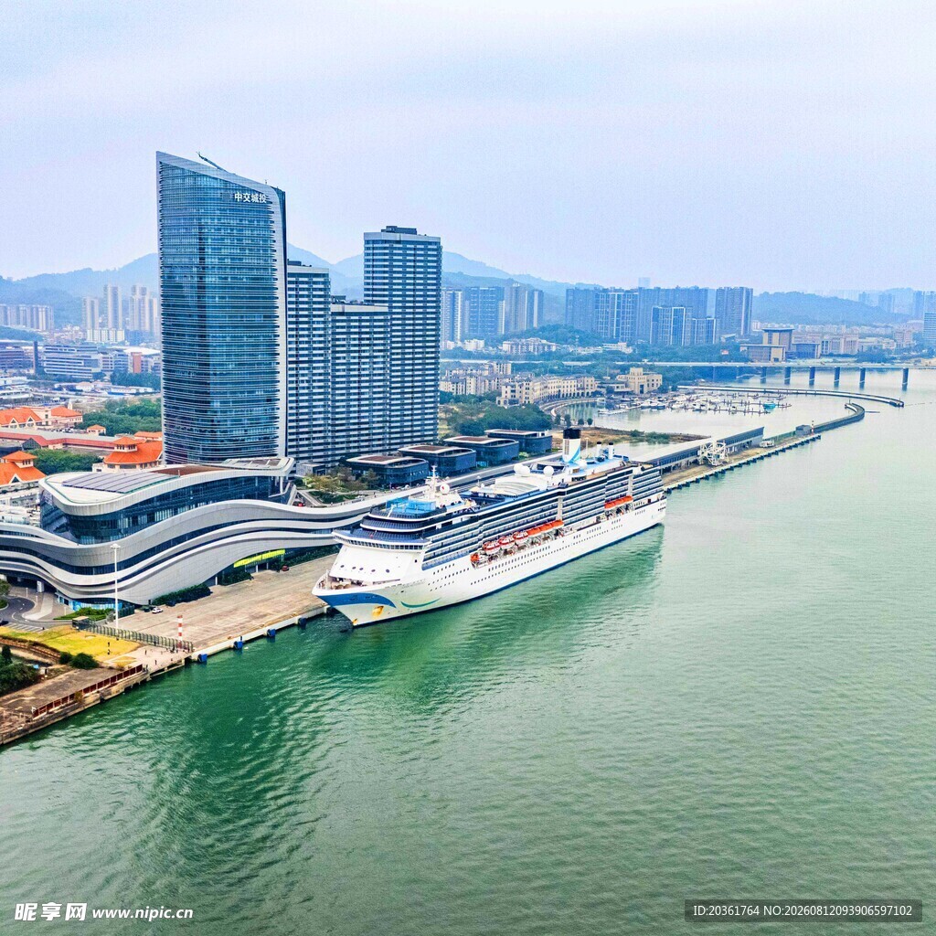 港口城市的现代游轮景观