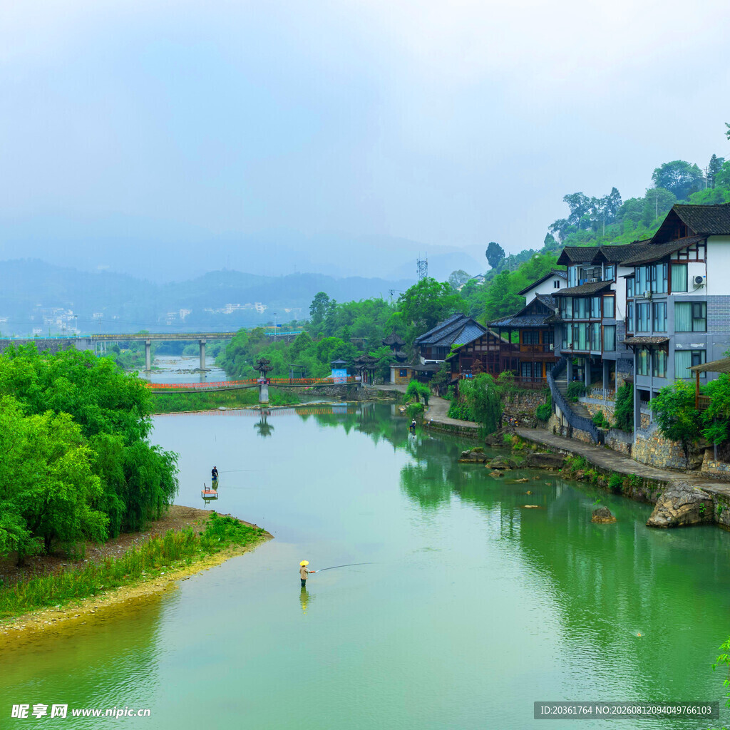 水乡河畔的宁静景致