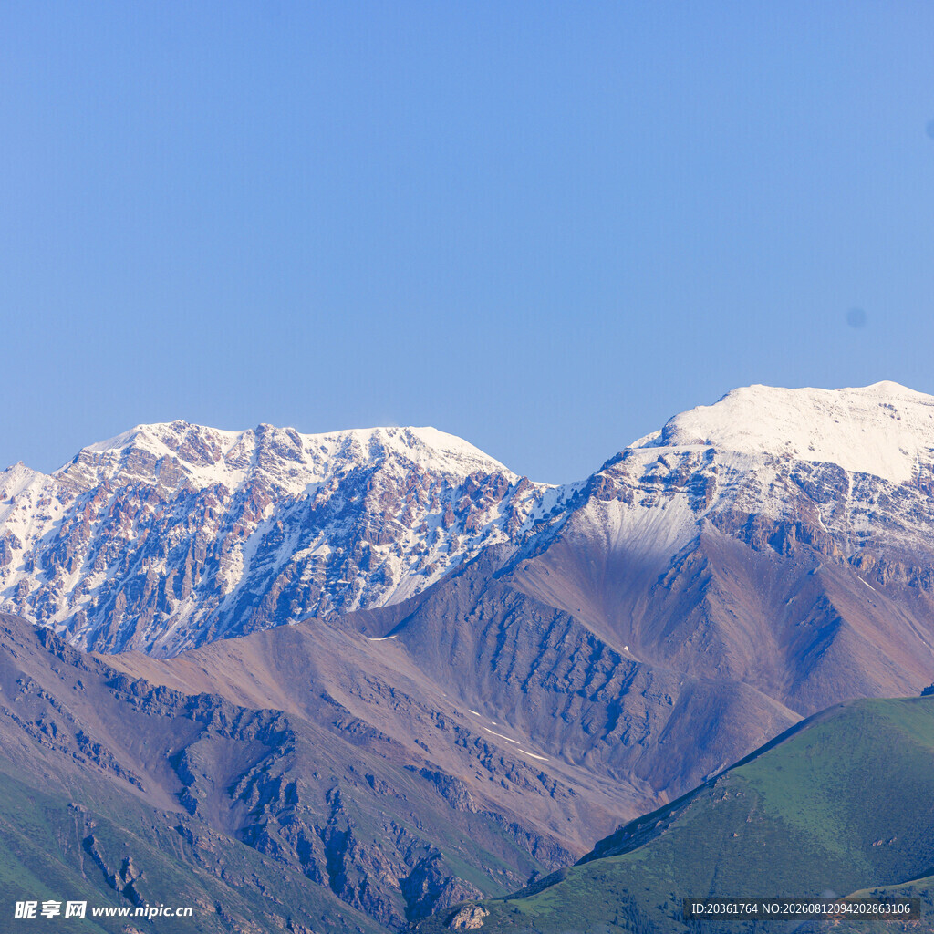 壮丽雪山景观