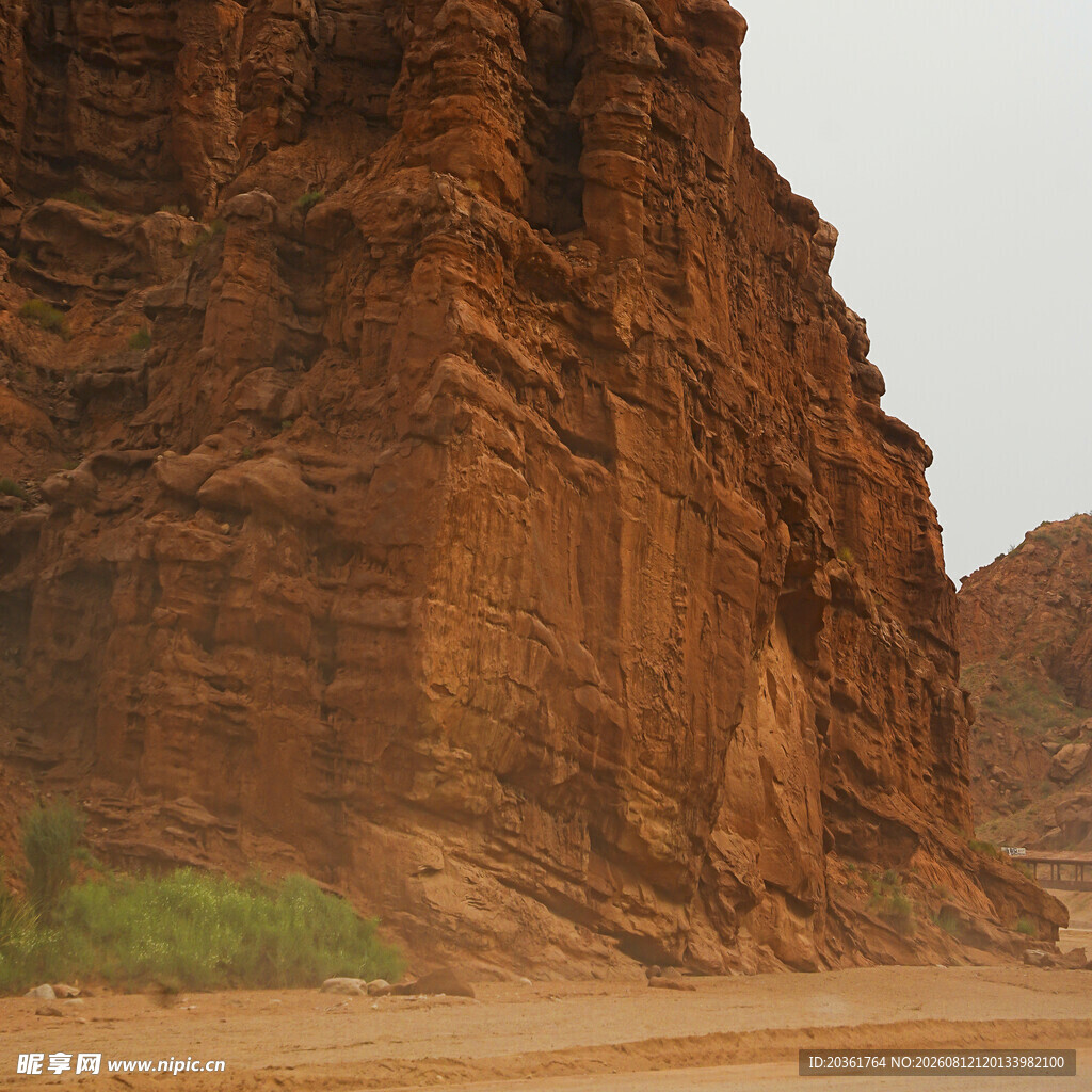 红色峡谷地貌景观