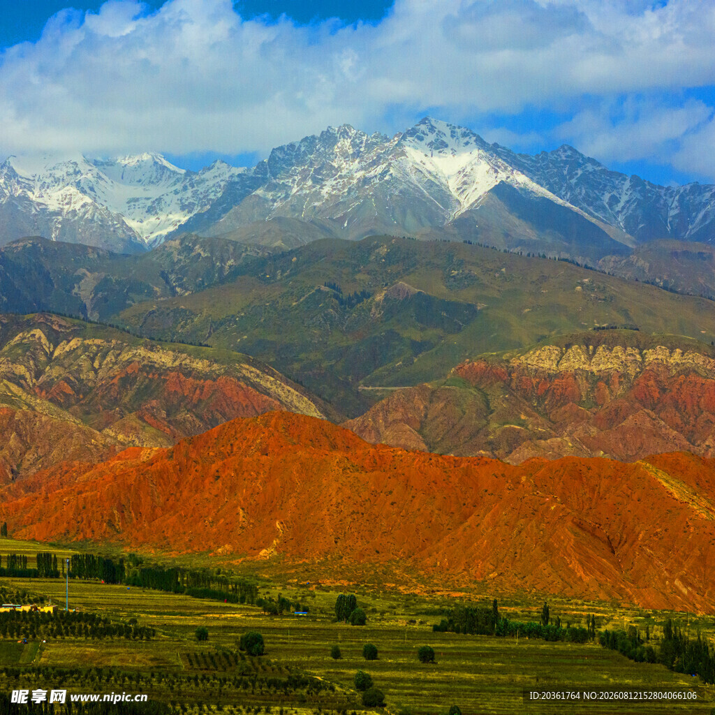 壮丽多彩的山峦景观