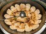 锅中美味饺子待品尝