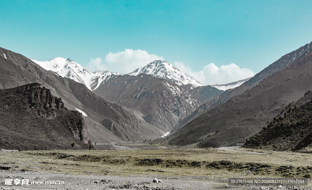 壮丽雪山山谷风景