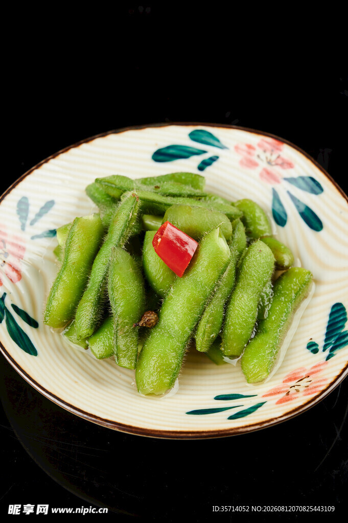 美味盘中煮毛豆