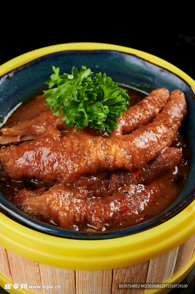美味红烧凤爪色泽诱人