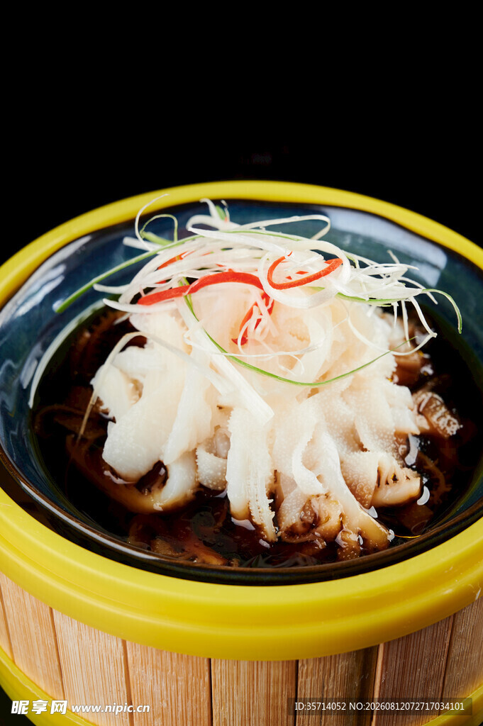 竹制蒸笼里的美味牛百叶
