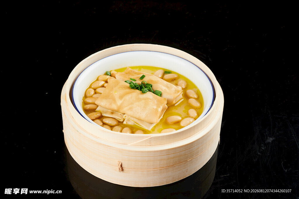 滋补鸡汤营养美味