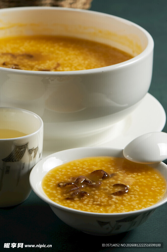 香浓美味小米粥特写