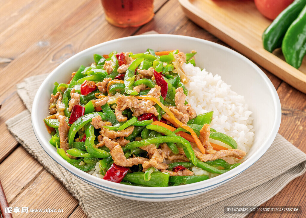 青椒肉丝盖浇饭