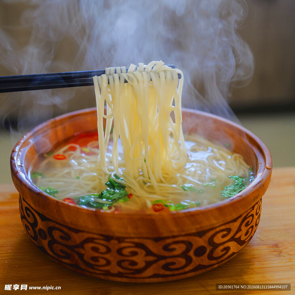 热气腾腾的美味家常面条