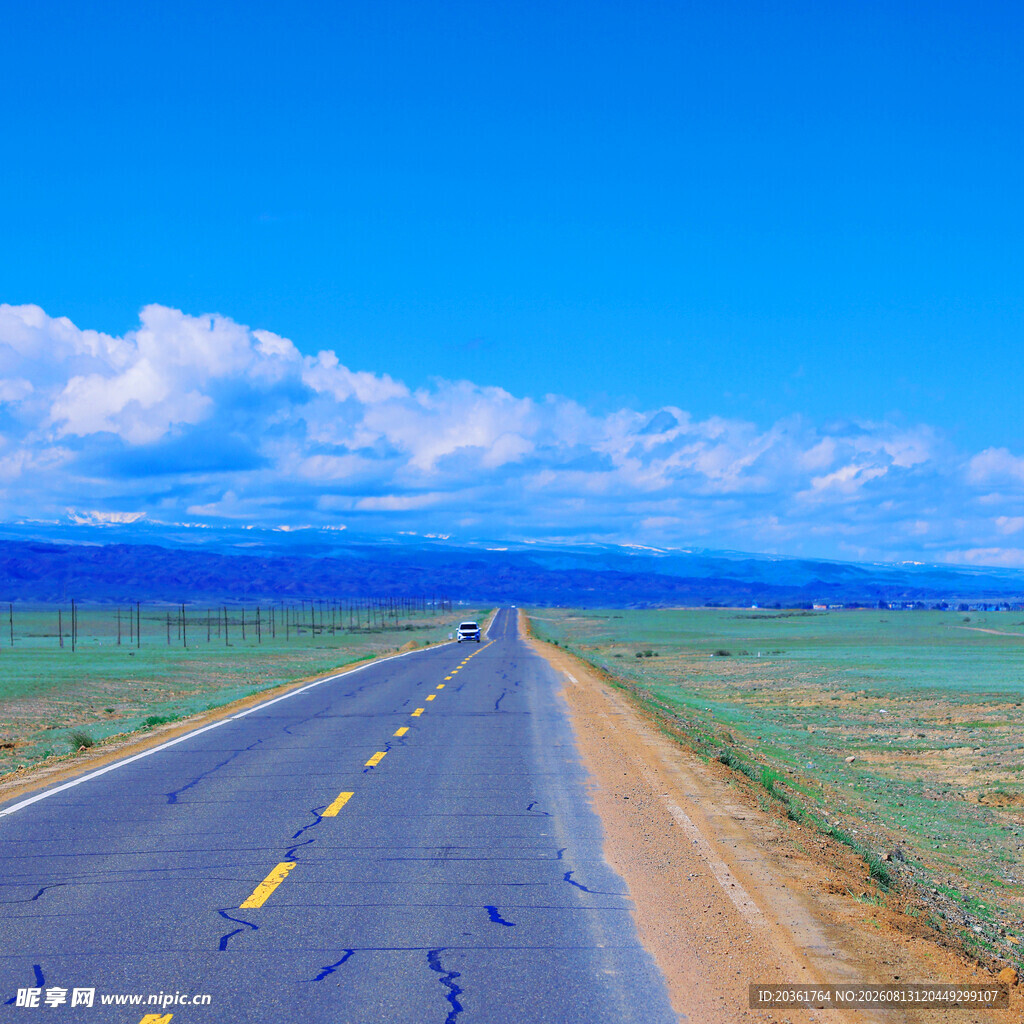 宽阔公路伸向远方
