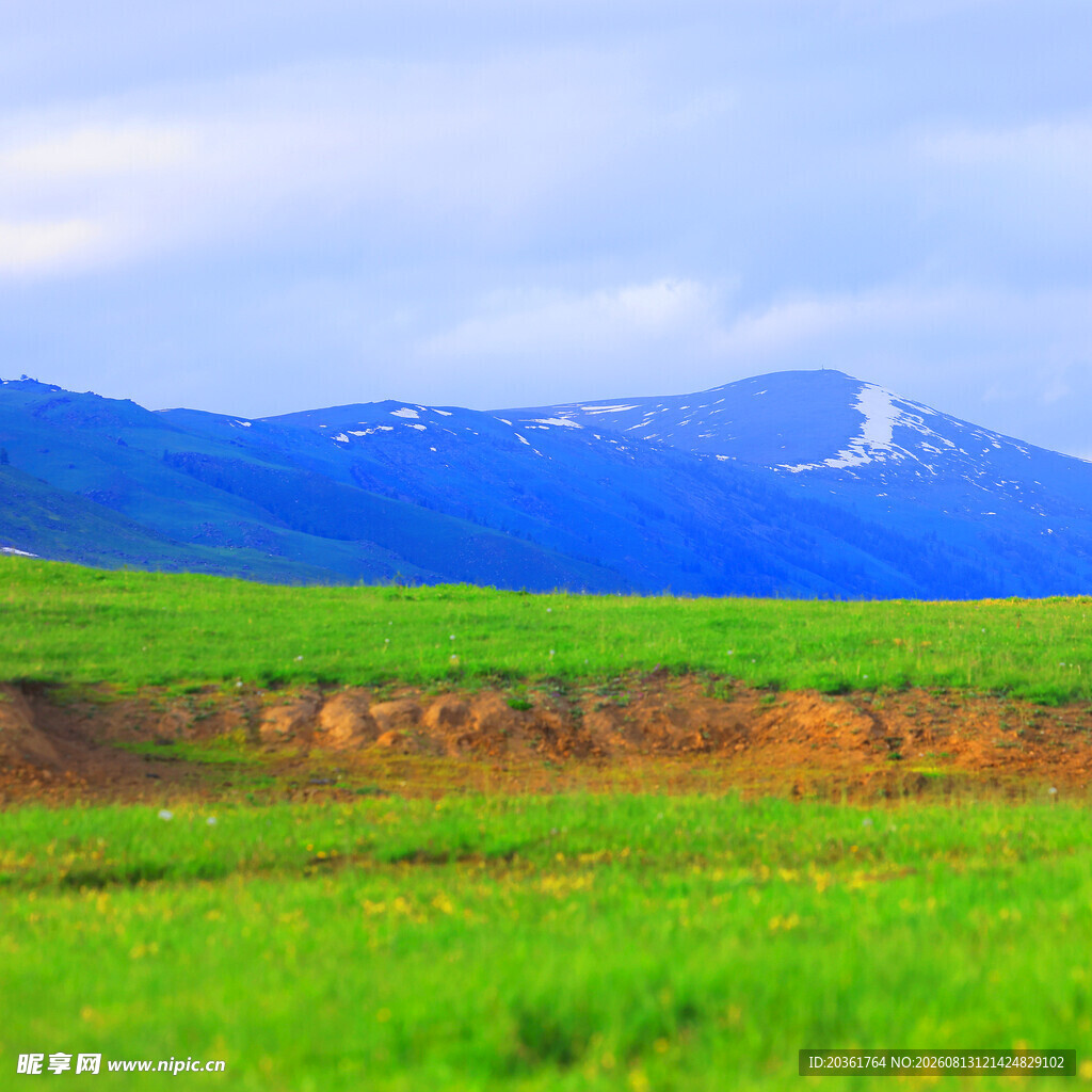草原远山美景