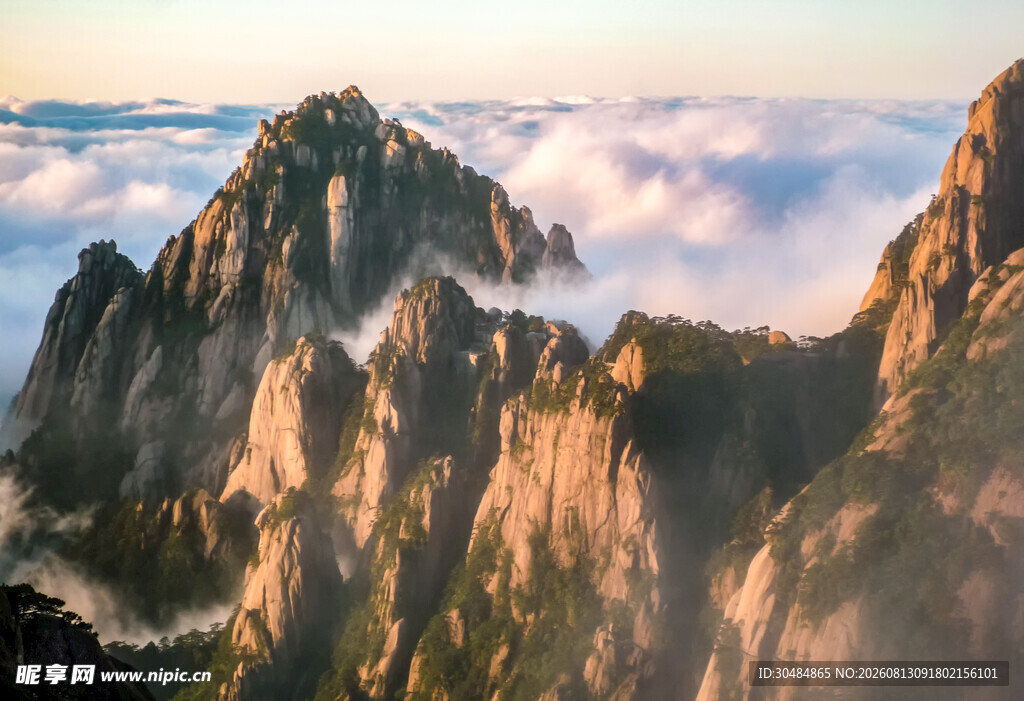 壮丽黄山云海山峰景观