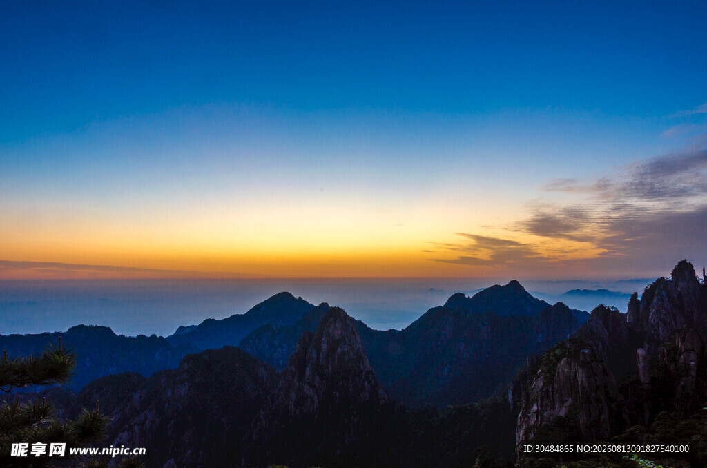 壮丽山景日落风光