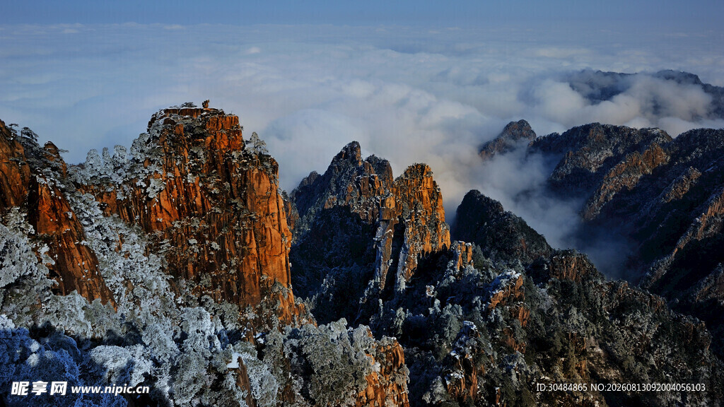 雪覆黄山壮丽景观