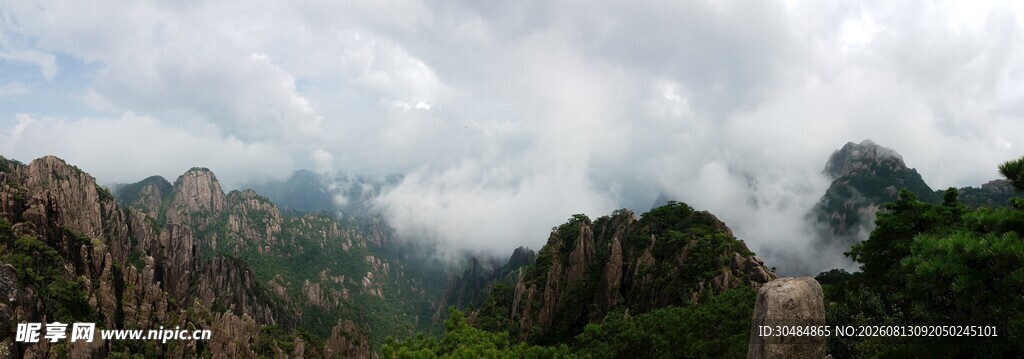 云雾缭绕的黄山