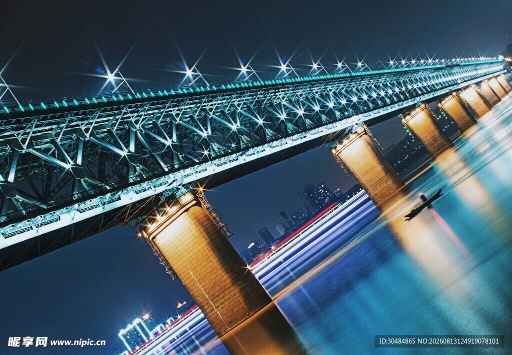 夜晚璀璨桥梁夜景图