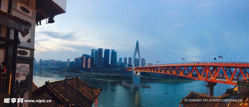 城市河畔桥梁美丽景致