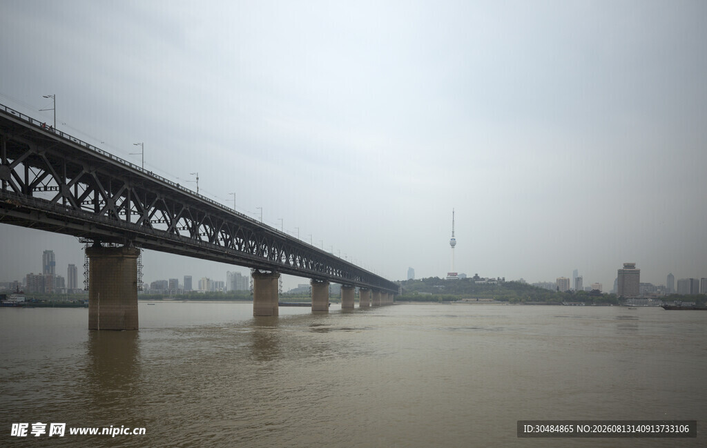 江上大桥远景