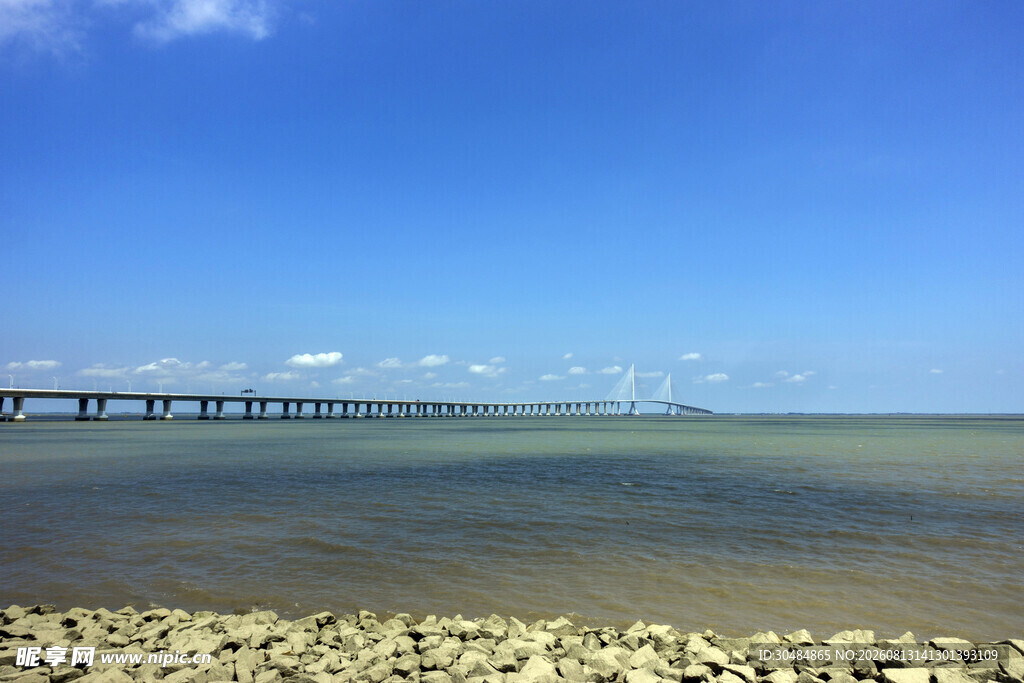 海边栈桥风景