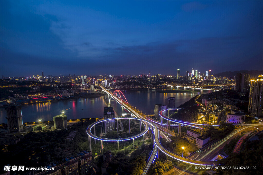 城市璀璨夜景俯瞰视角
