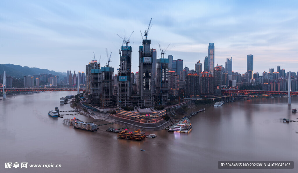 重庆城市江畔风光全景