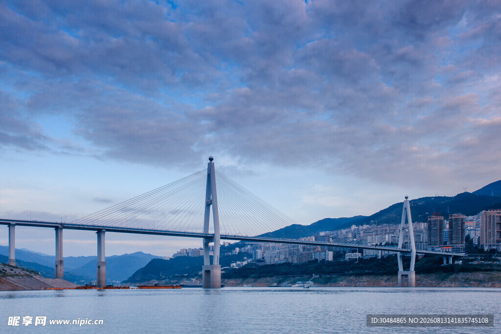 壮丽跨江大桥与美丽江景