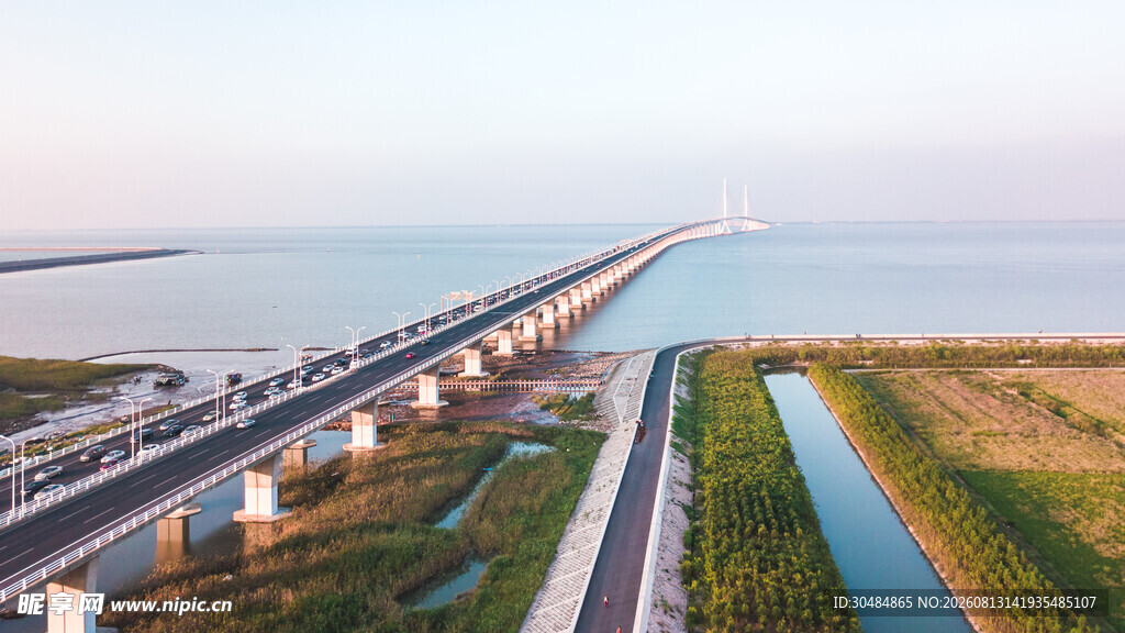 跨海大桥横跨海面景观