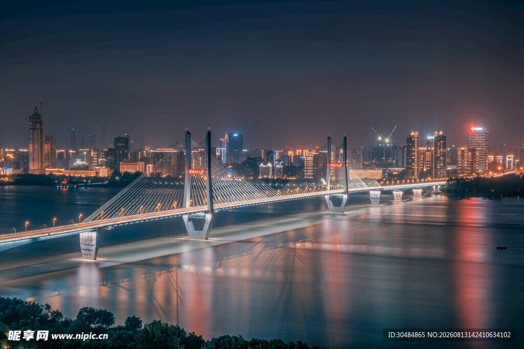 城市夜景桥梁璀璨灯光秀