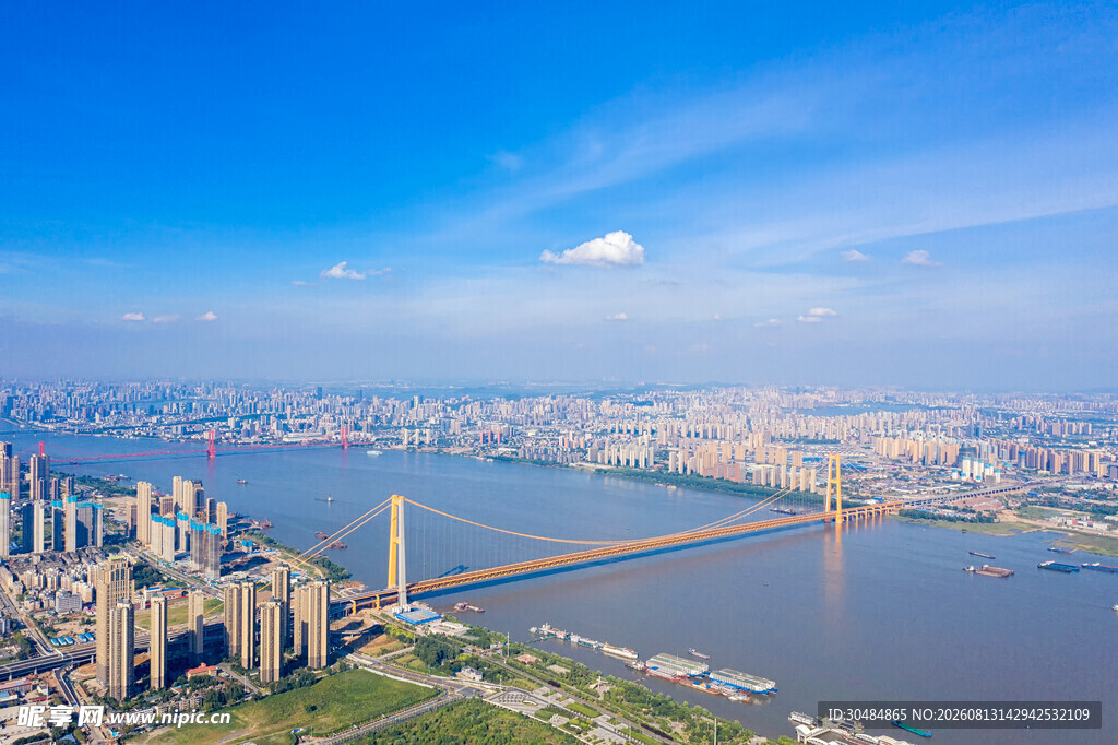 城市江景大桥航拍风光