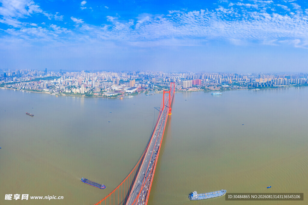航拍壮观跨江大桥风景