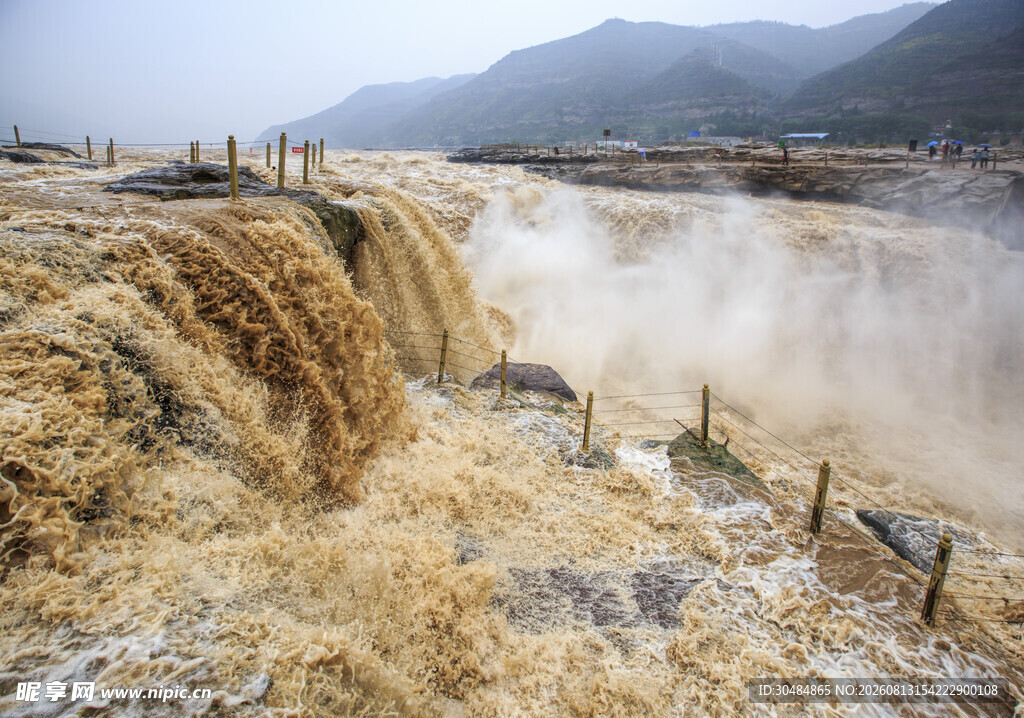 黄河壶口瀑布壮观景象