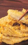 金黄酥脆炸物配筷子