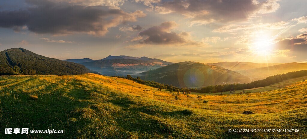 山间日落美景