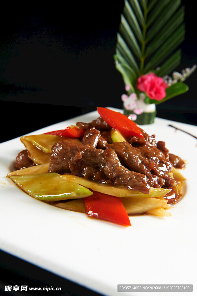 彩椒莴笋炒牛肉