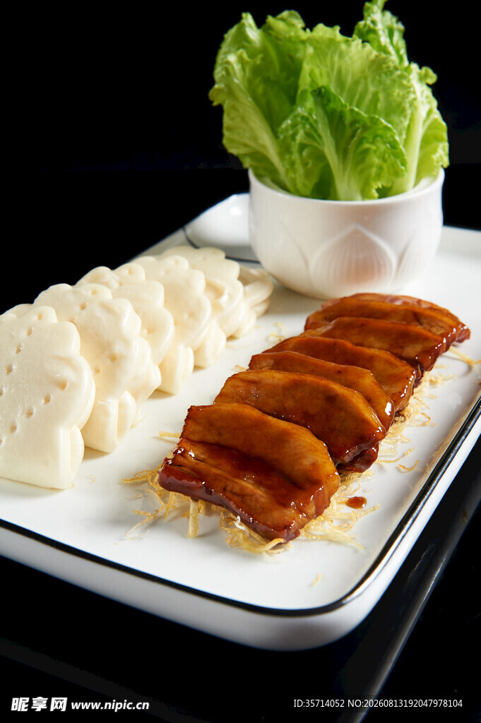美味拼盘烧腊与清爽生菜