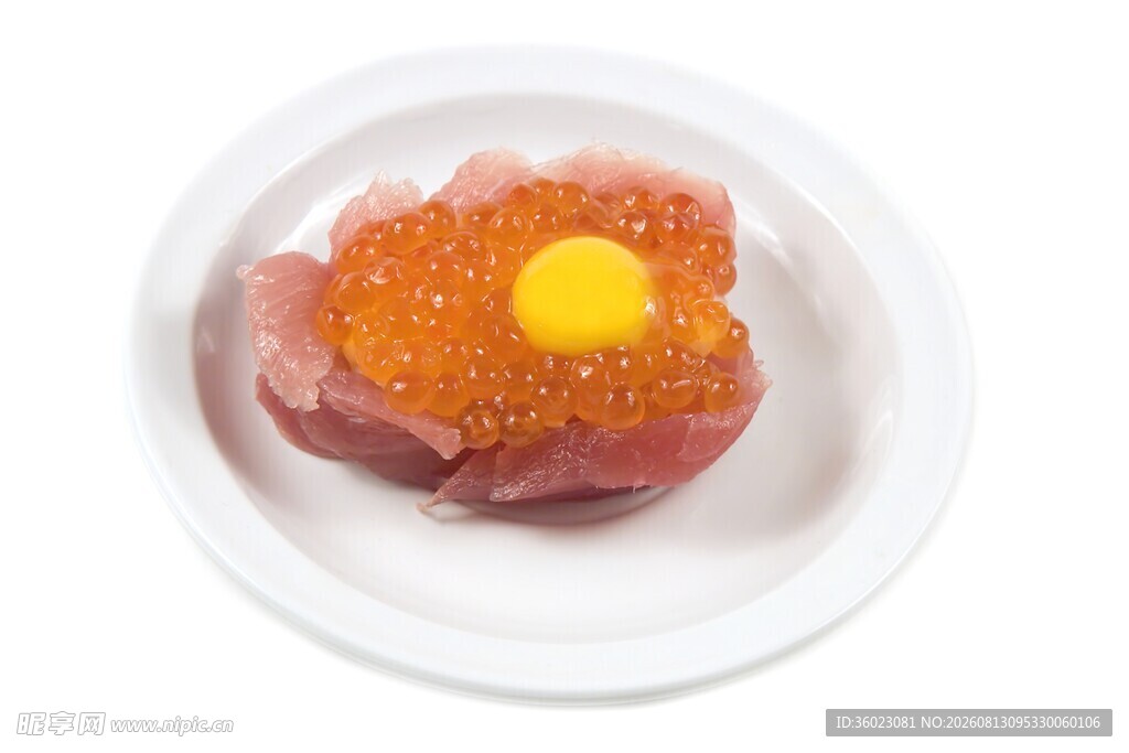 鱼子酱配蛋黄生鱼片料理
