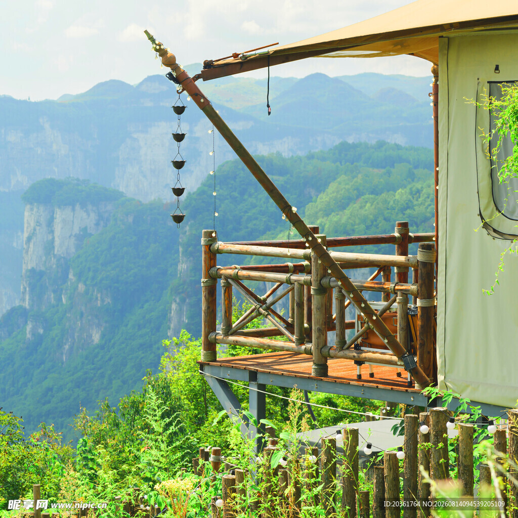 山间木屋享自然美景