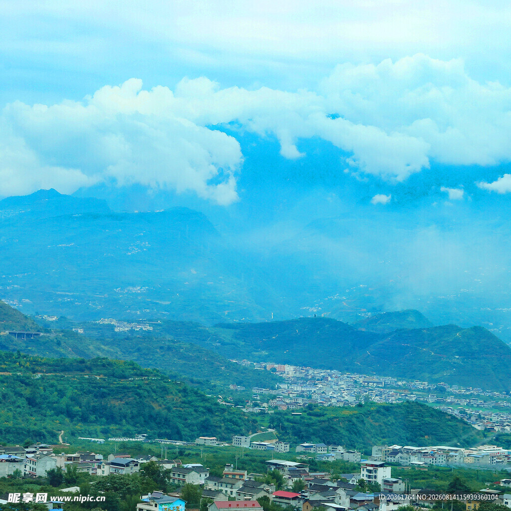 山间城镇美景