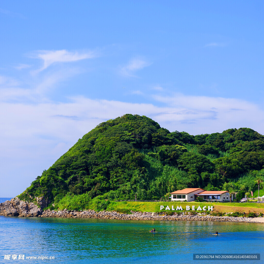 海边青山绿水的美丽景致