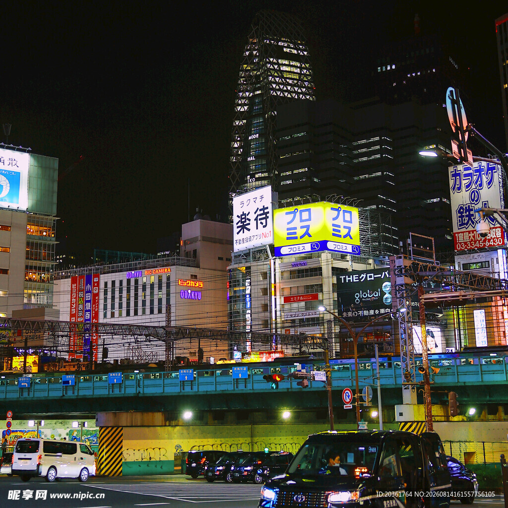 都市夜晚繁华街景