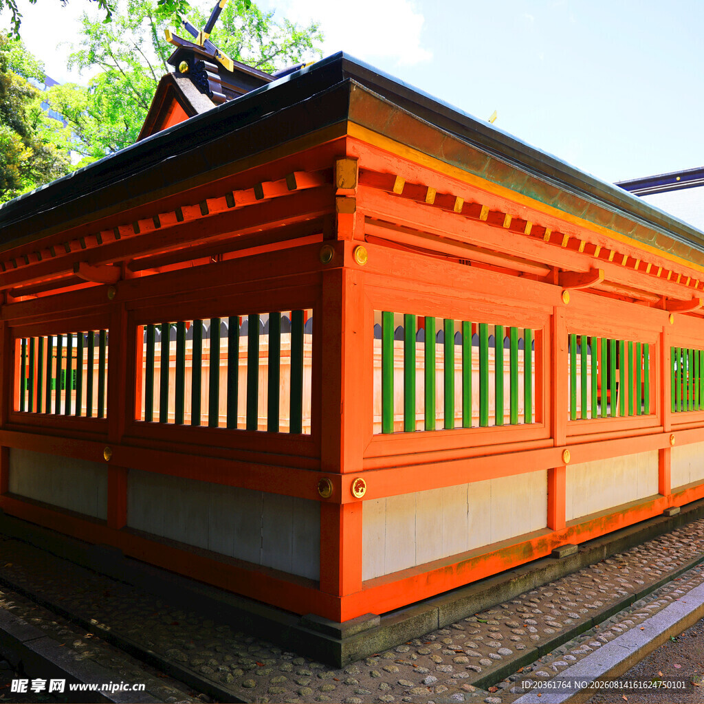 日式橙红色传统建筑一角