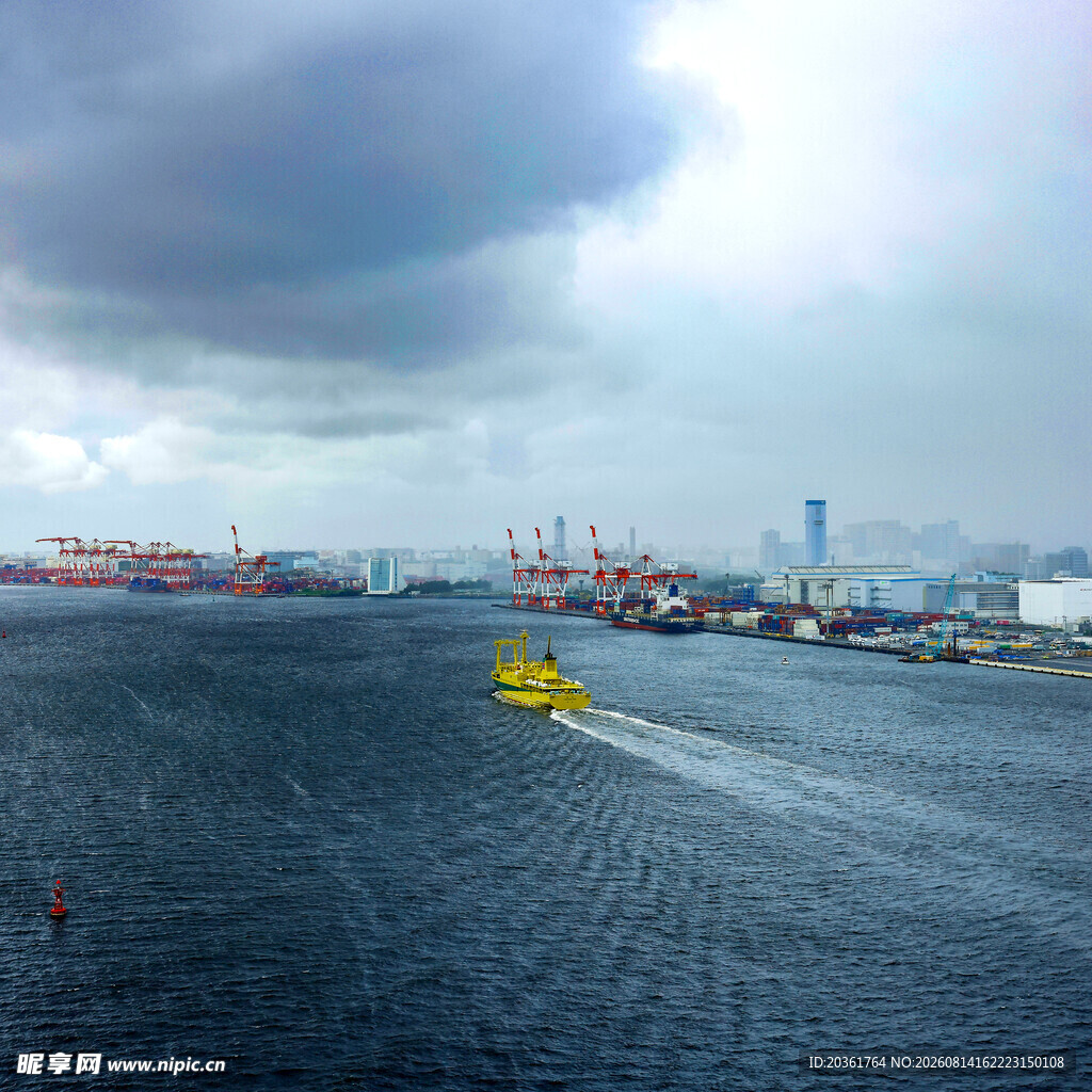 港口海面景象及船只动态