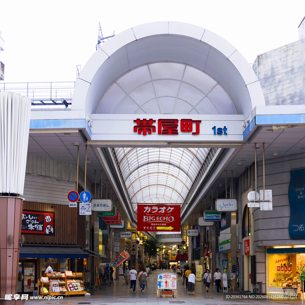 热闹的华堂町商业街入口